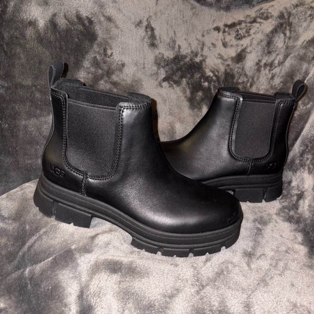 UGG Women’s Ashton Chelsea